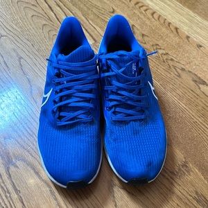 Nike Pegasus 39
Men's Road Running Shoes size 12
